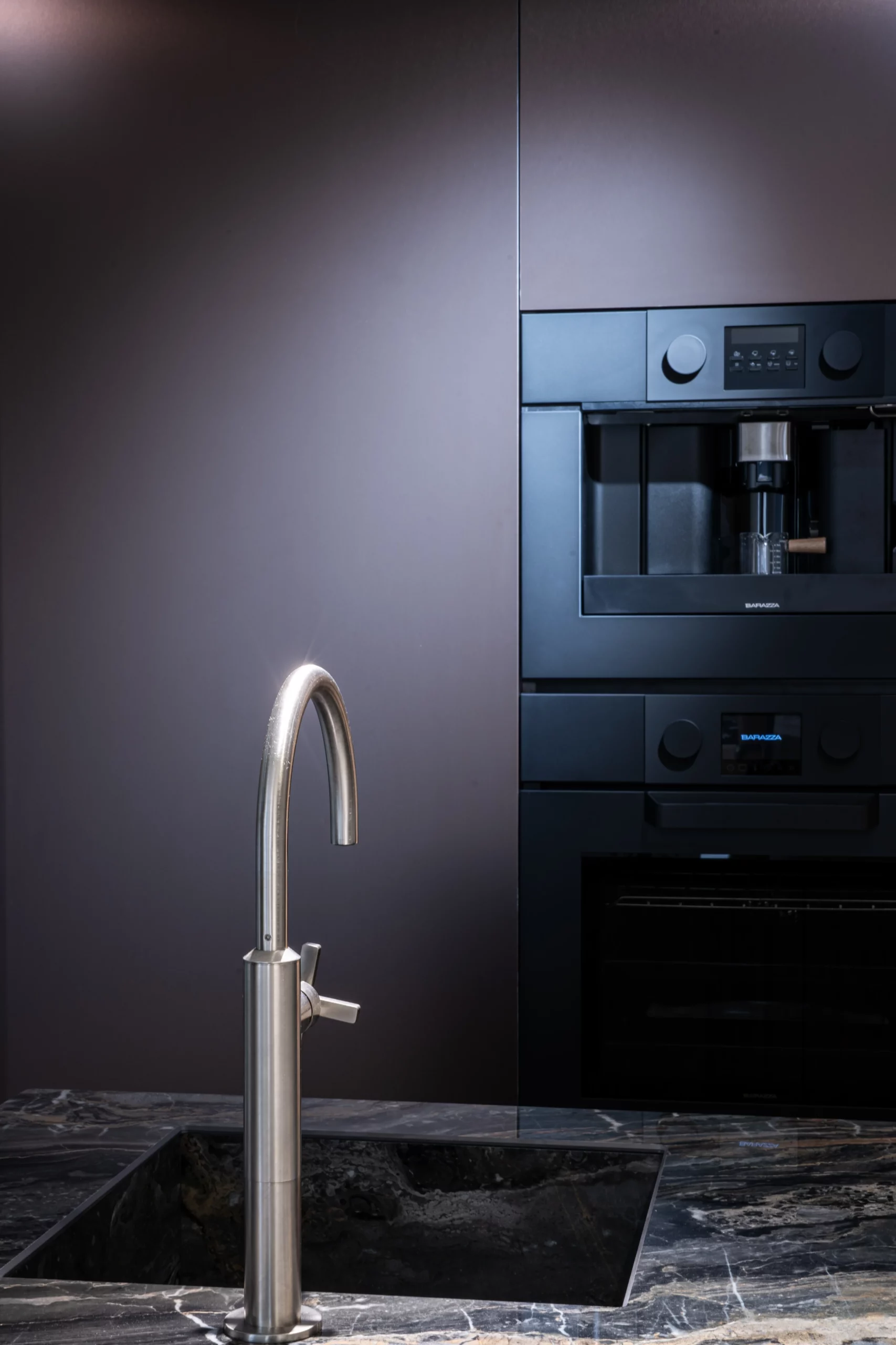 cuisine-bois-marbre-noir-8